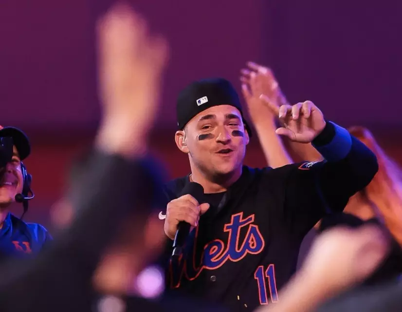candelita, in mets jersey, singing